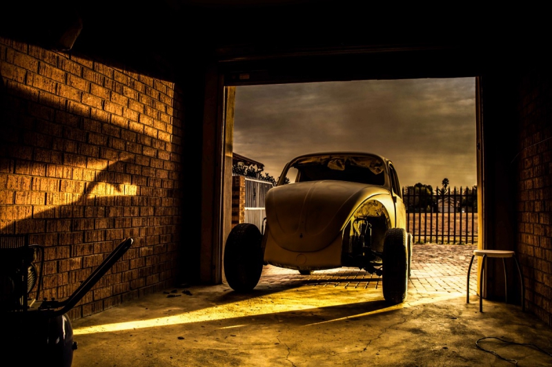 carrosserie-LA ROCHETTE-min_car_garage_volkswagen_sunset_vw_beetle-81658